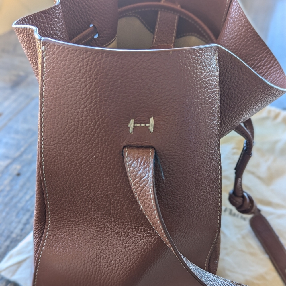 Flattered Bo Bucket Purse in Cognac